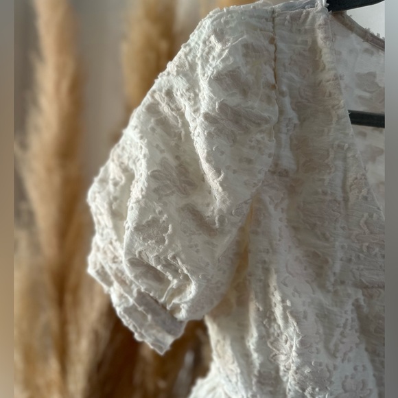 Creamy, textured, button crop top from Zara in size M - Picture 6 of 7